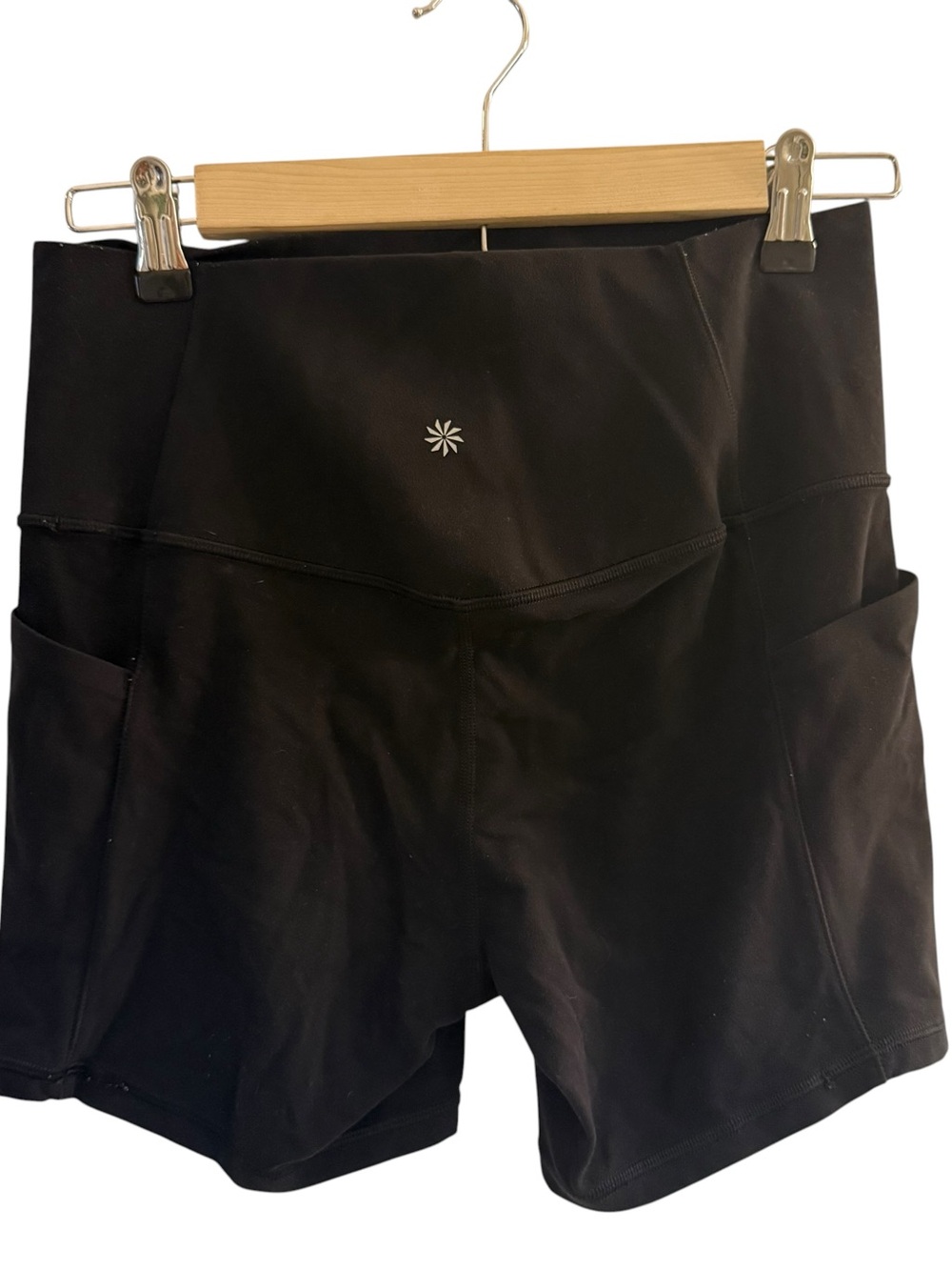 Athleta Salutation Stash Womens Shorts Black High Rise Biker Pocket Athletic M